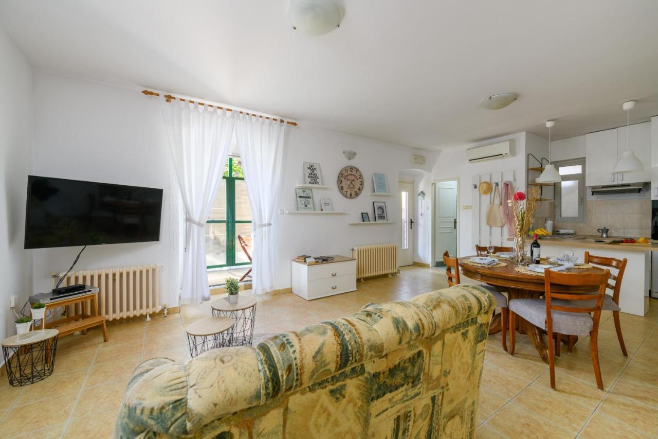 Apartman Aleksandra بولا المظهر الخارجي الصورة