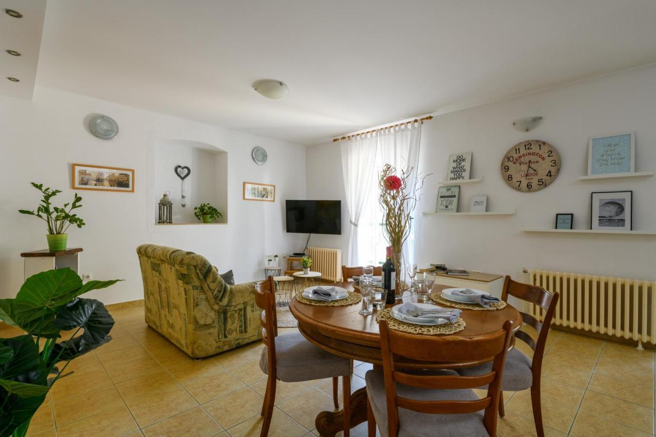 Apartman Aleksandra بولا المظهر الخارجي الصورة
