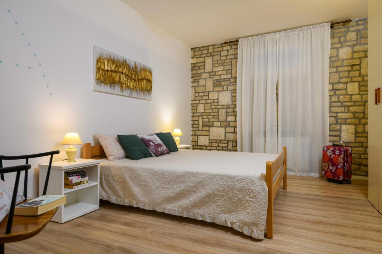 Apartman Aleksandra بولا المظهر الخارجي الصورة