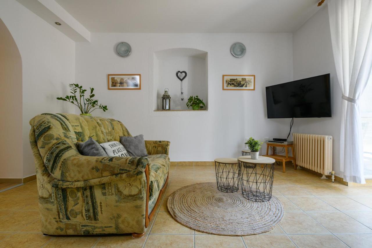 Apartman Aleksandra بولا المظهر الخارجي الصورة