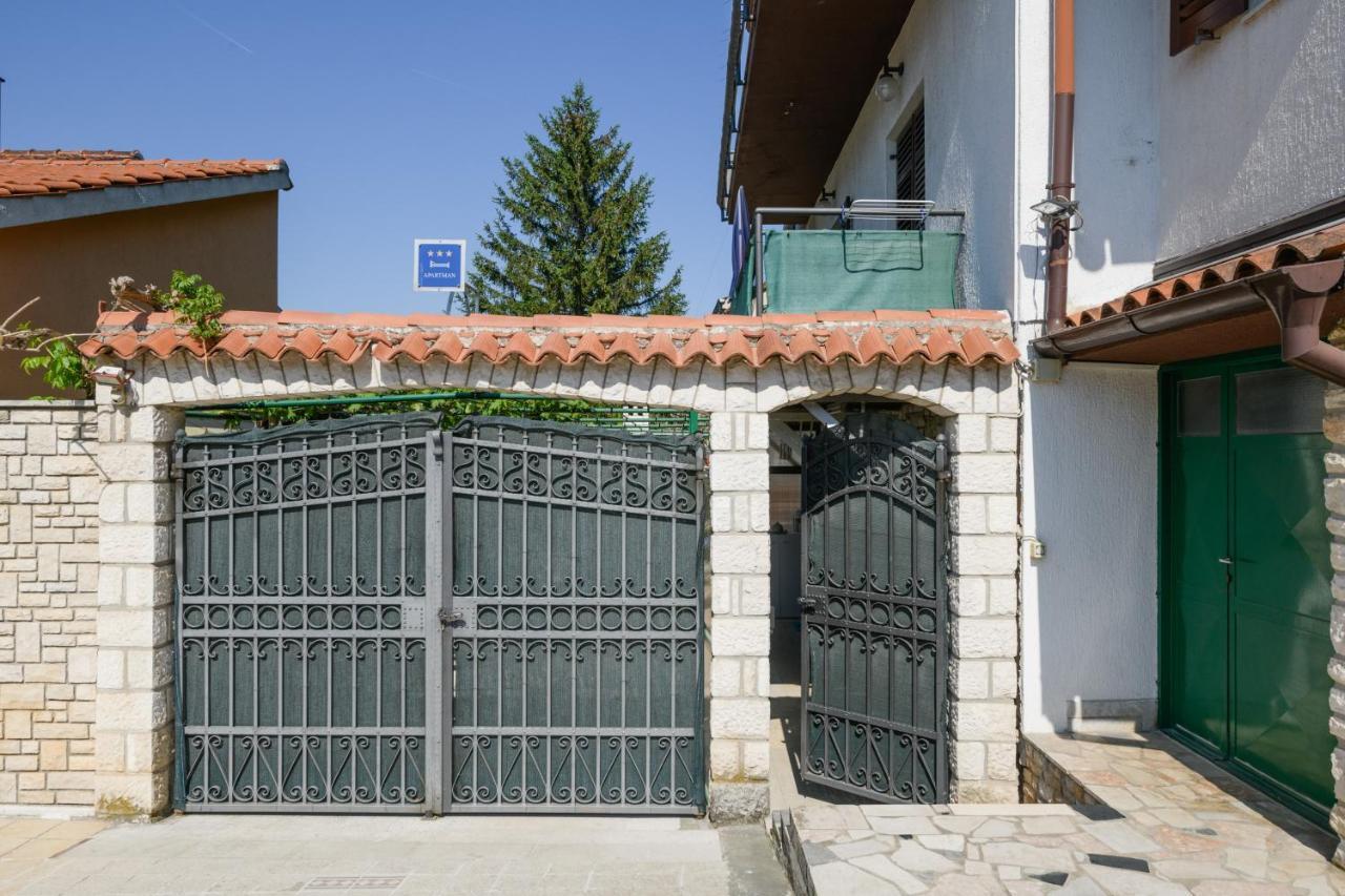 Apartman Aleksandra بولا المظهر الخارجي الصورة